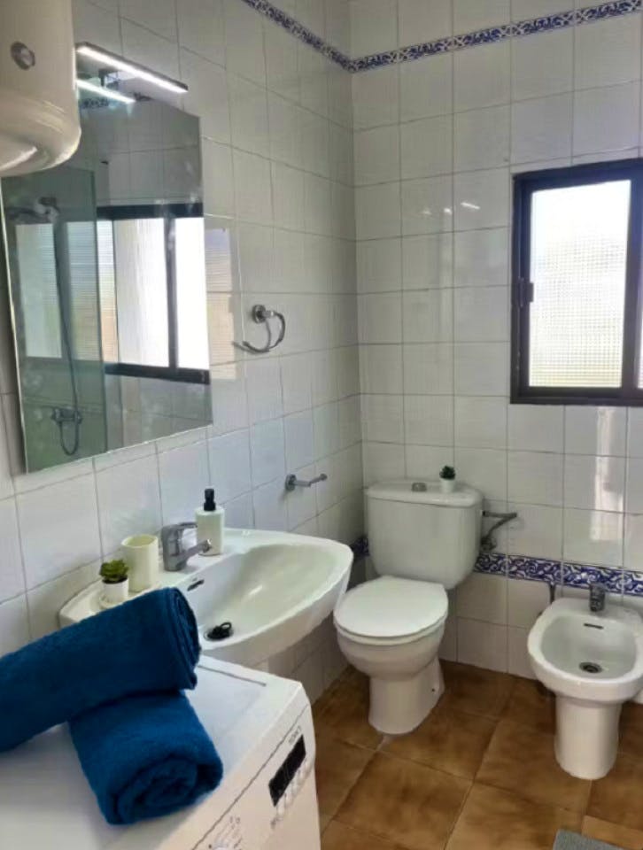  Private Room 3  -  Modern Coliving Villa with Rooftop and Nature in Tranquil Ciudad Jardín  - Gallery -  6