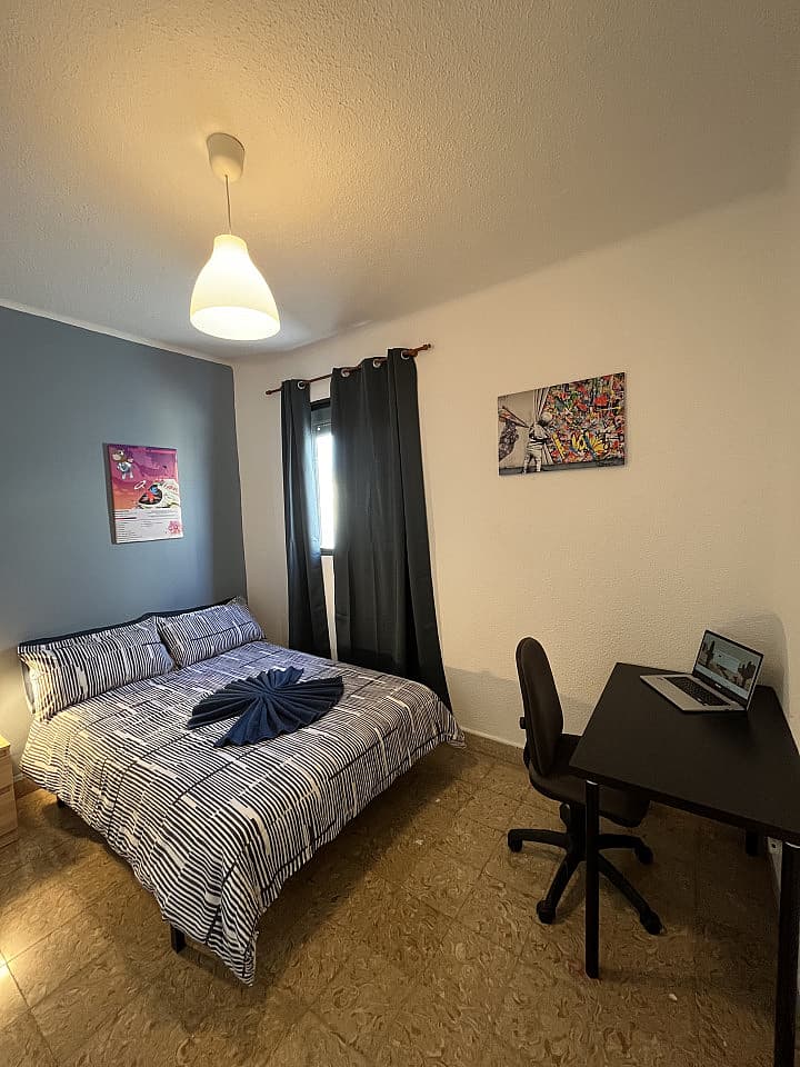  Private Room 3  -  Modern Coliving Villa with Rooftop and Nature in Tranquil Ciudad Jardín  - Gallery -  20
