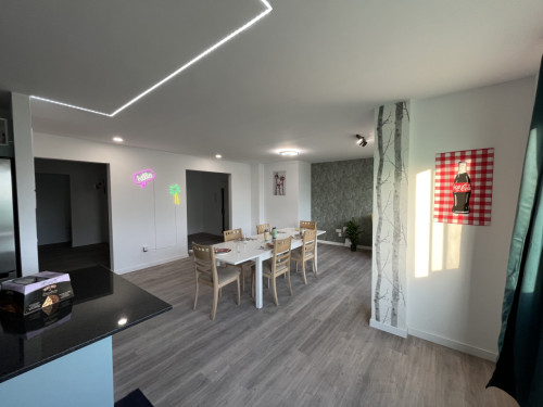 Vibrant Coliving Space for Nomads in Charming La Isleta, Las Palmas