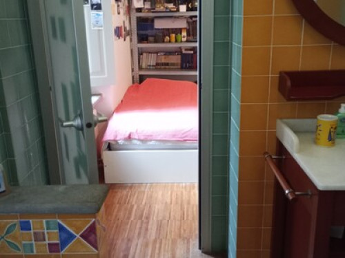 Single room and private bathroom