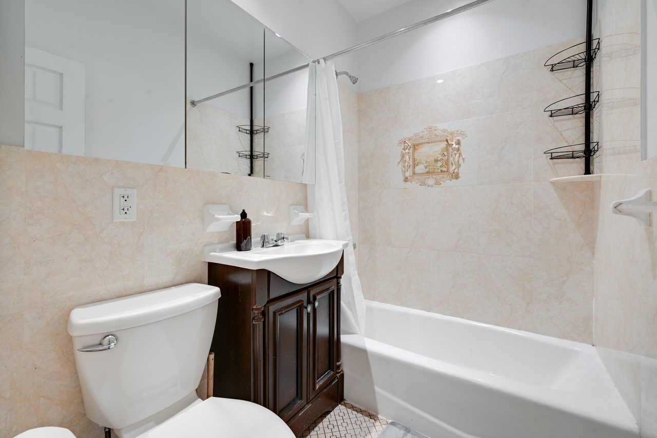 #850: Hell's Kitchen - Full Bedroom B - #850: Hell's Kitchen - Gallery - 4