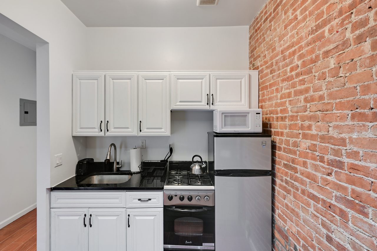  #850: Hell's Kitchen - Full Bedroom B  -  #850: Hell's Kitchen  - Gallery -  6