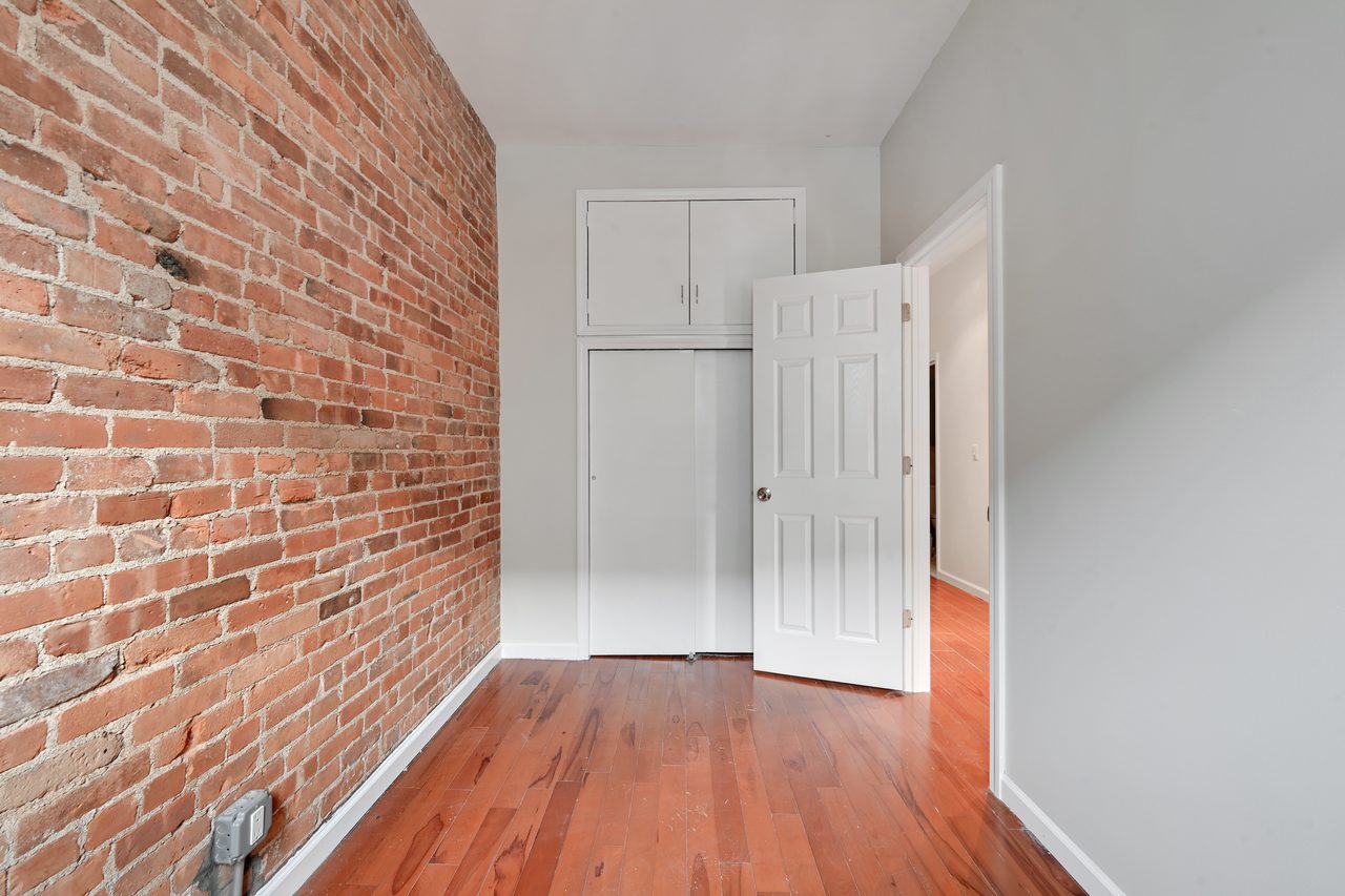 #850: Hell's Kitchen - Full Bedroom A - #850: Hell's Kitchen - Gallery - 11