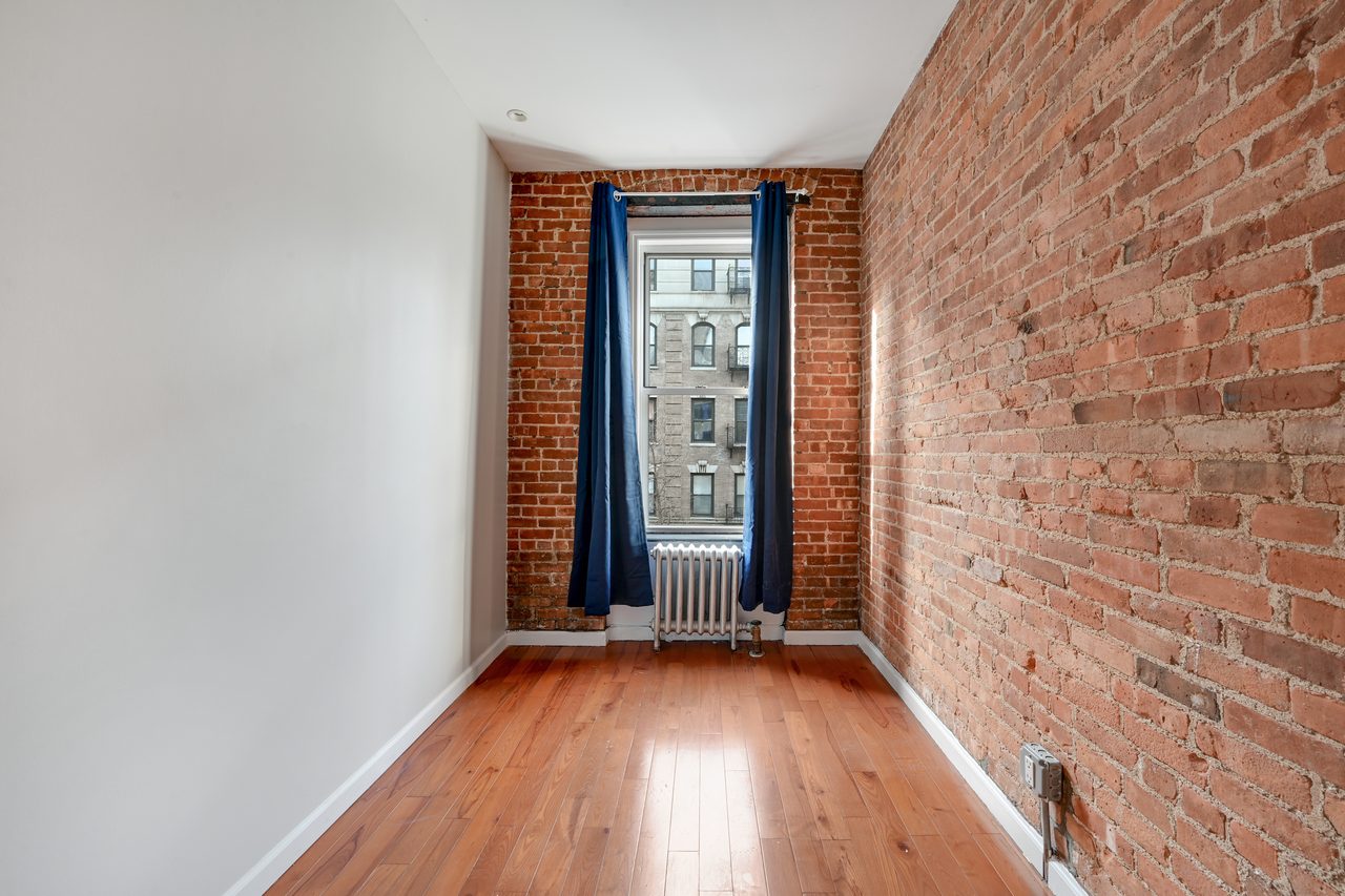 #850: Hell's Kitchen - Full Bedroom A - #850: Hell's Kitchen - Gallery - 12