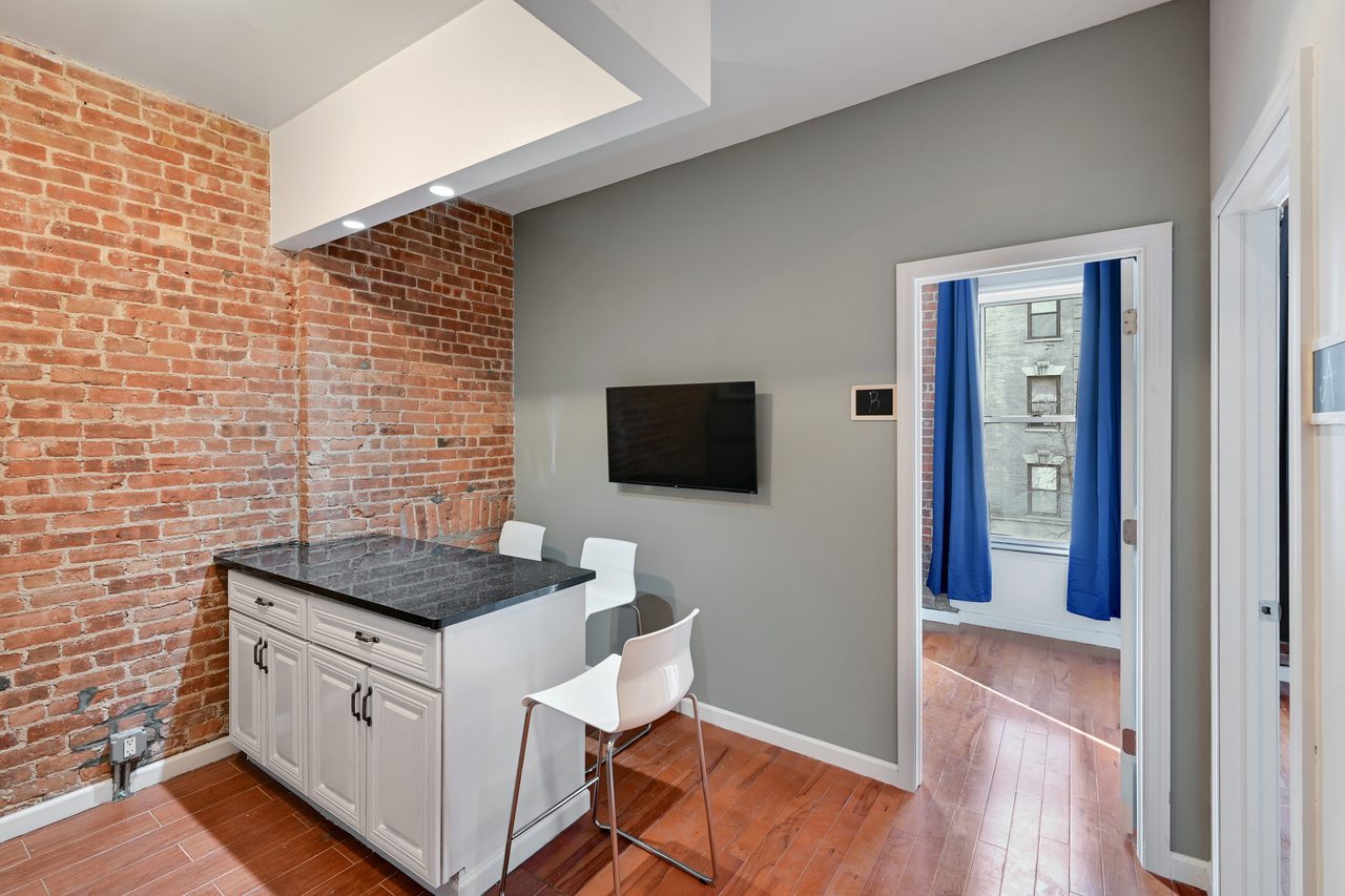  #850: Hell's Kitchen - Full Bedroom A  -  #850: Hell's Kitchen  - Gallery -  8