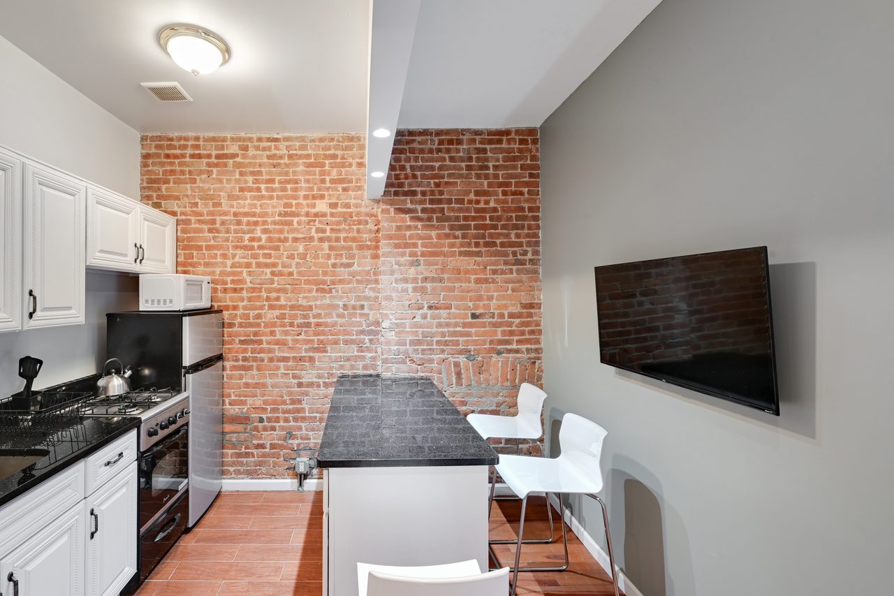  #850: Hell's Kitchen - Full Bedroom A  -  #850: Hell's Kitchen  - Gallery -  10