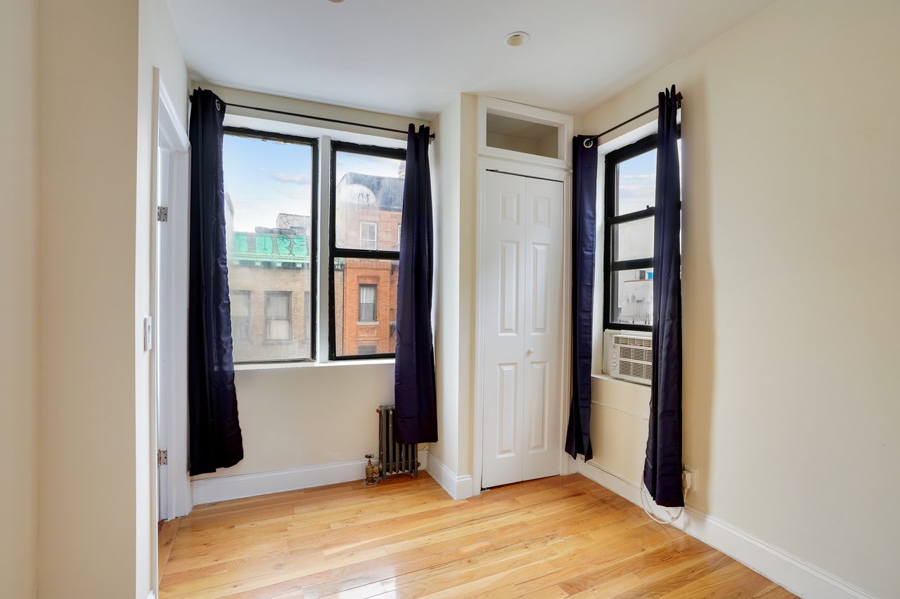  #868: East Village - 1 Bedroom (Full)  -  #868: East Village  - Gallery -  4