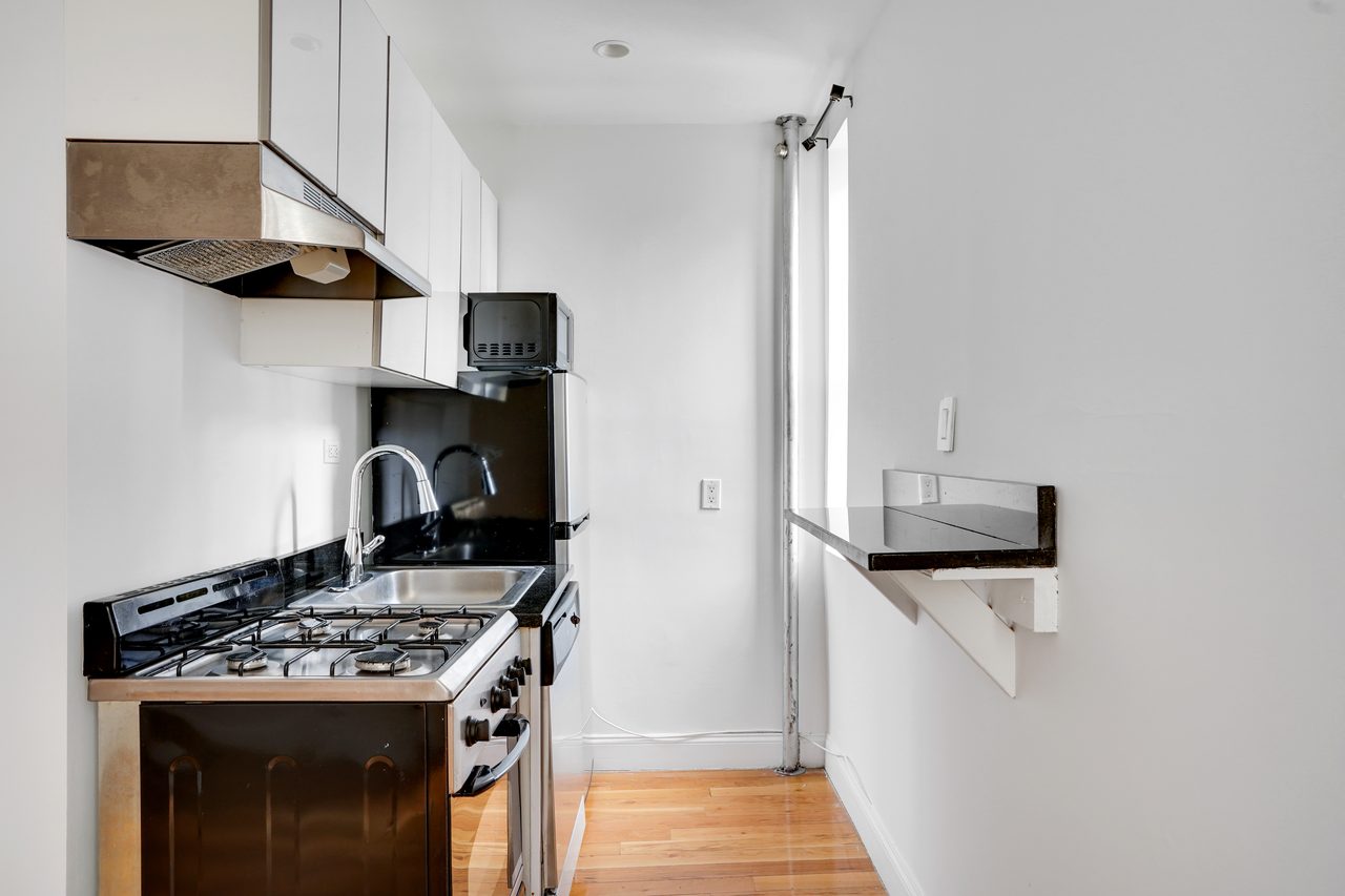  #868: East Village - 1 Bedroom (Full)  -  #868: East Village  - Gallery -  3