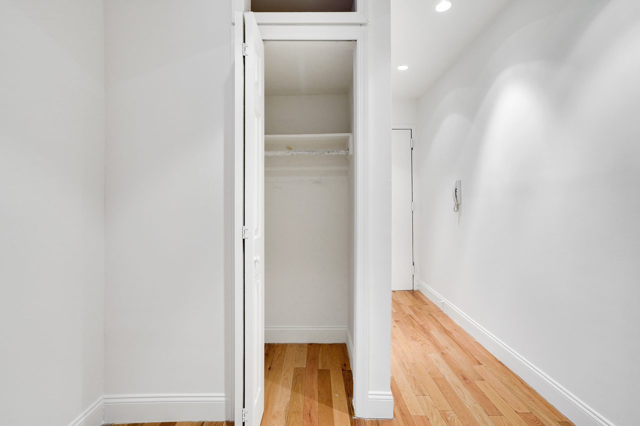  #868: East Village - 1 Bedroom (Full)  -  #868: East Village  - Gallery -  8