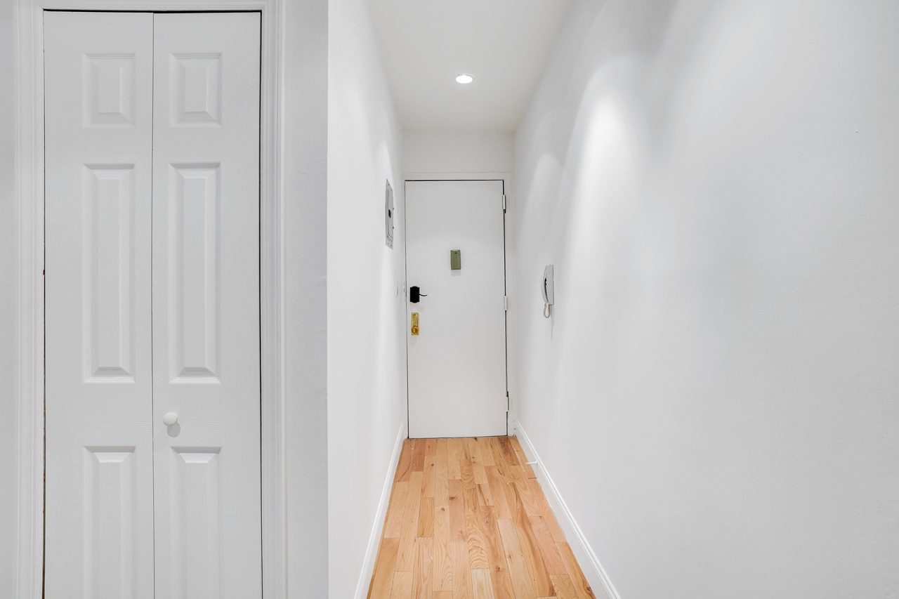  #868: East Village - 1 Bedroom (Full)  -  #868: East Village  - Gallery -  10