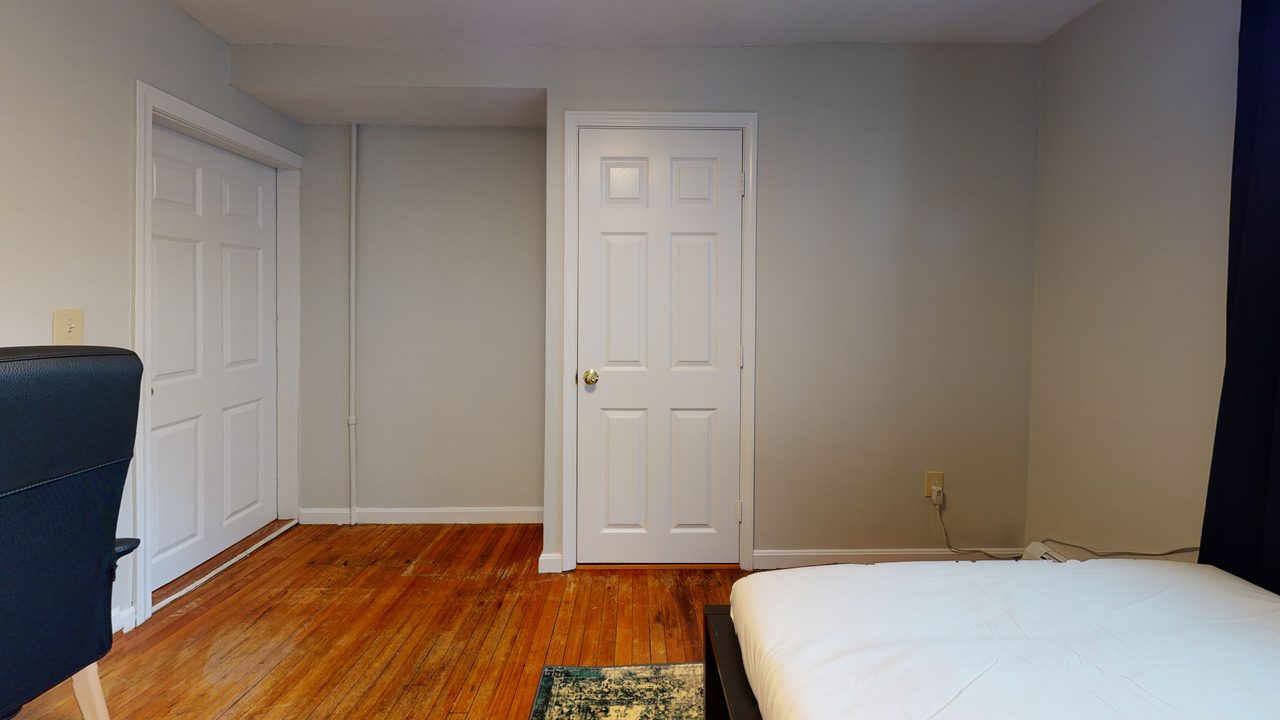  #776: Newton Corner - Full Bedroom A W/Private Bathroom  -  #776: Newton Corner  - Gallery -  6