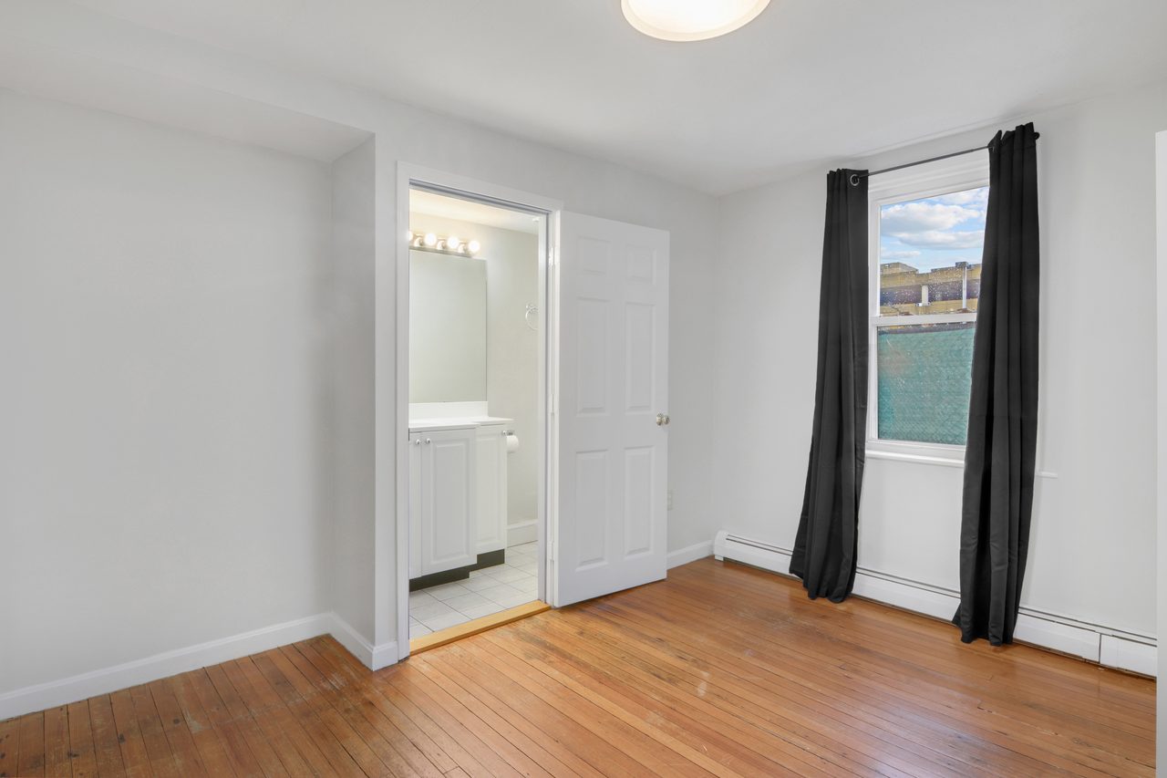 #776: Newton Corner - Full Bedroom A W/Private Bathroom  -  #776: Newton Corner  - Gallery -  19