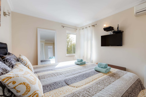 Bright and Modern Apartment in Quarteira, Algarve (Only Available from October to June)