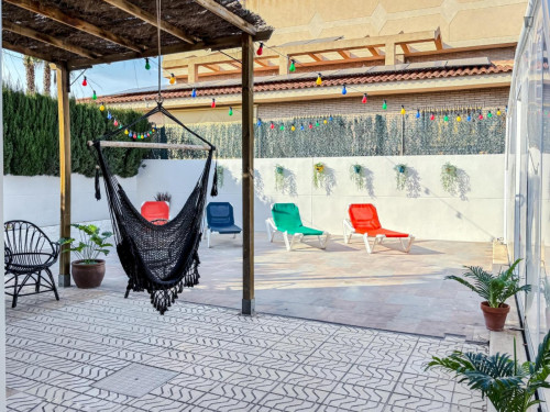 Snug double bedroom close to the Univerity of Alicante