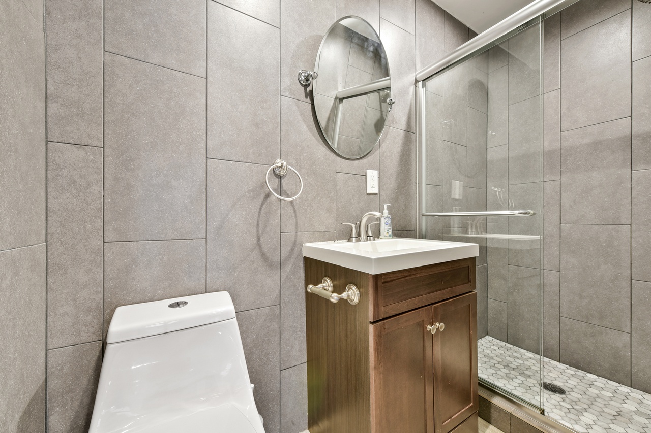  #400: East Village - Studio (Queen)  -  #400: East Village  - Gallery -  7