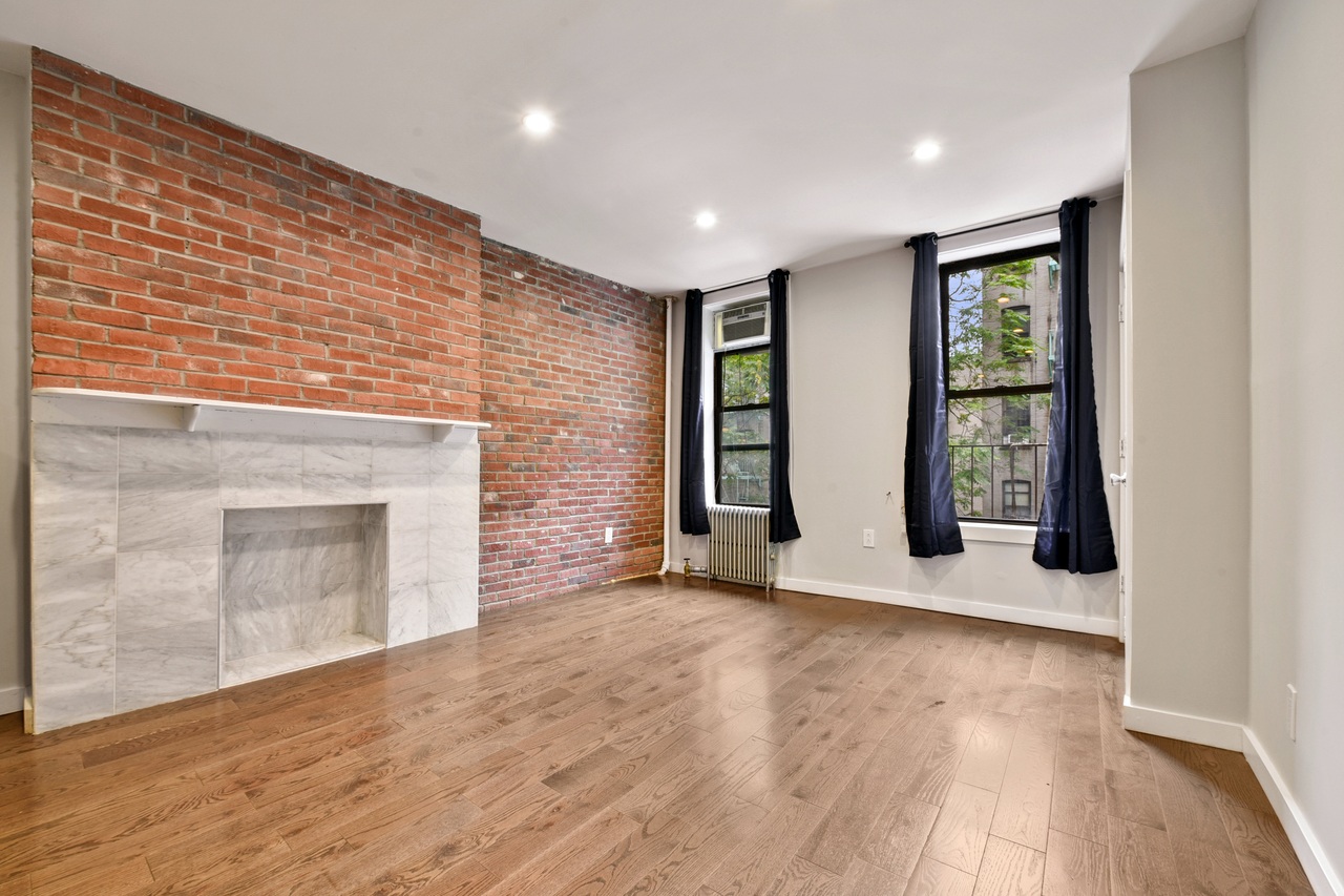 #400: East Village - Studio (Queen) - 2