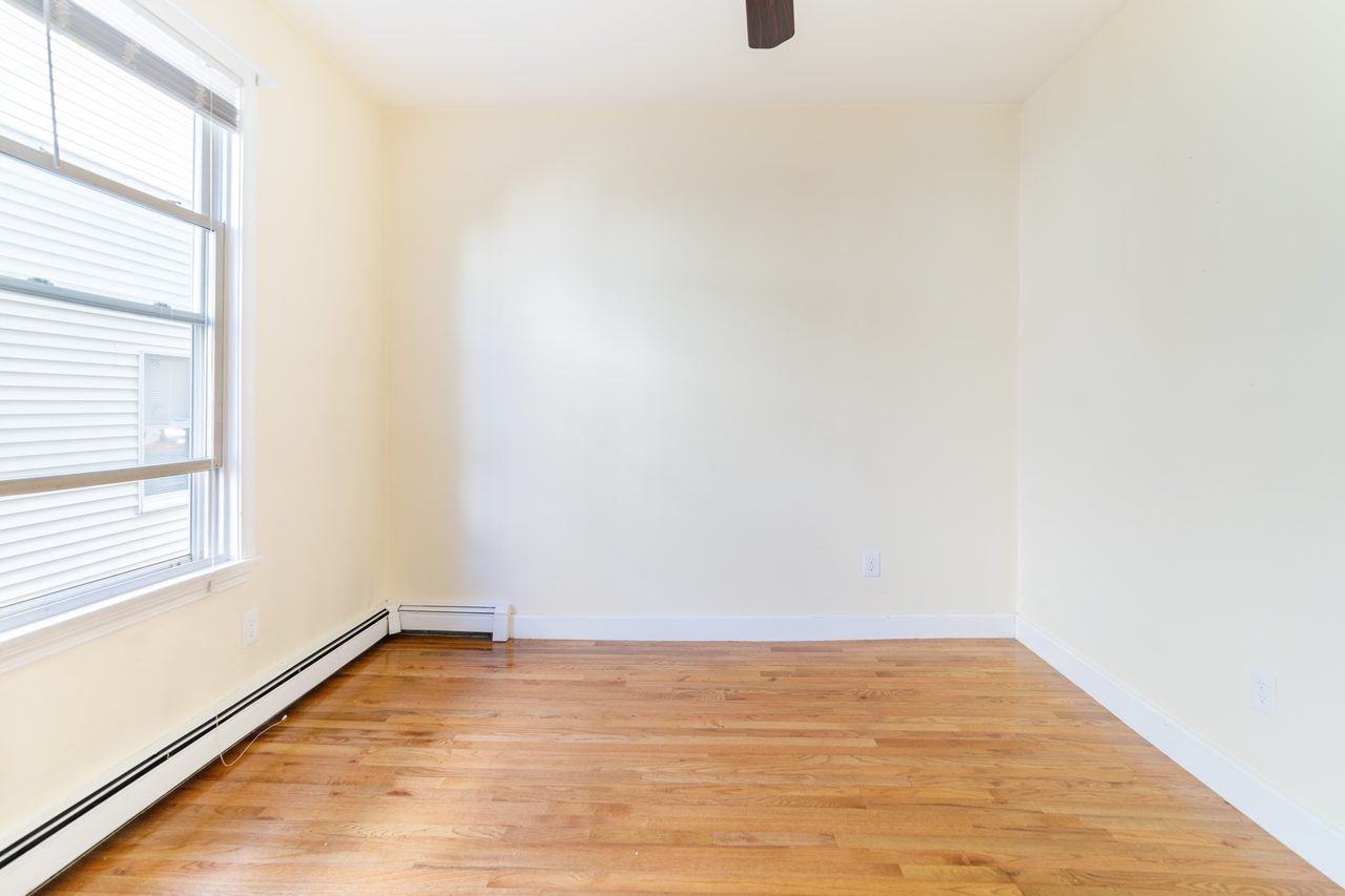  #1222: JFK/UMass - Queen Bedroom B  -  #1222: JFK/UMass  - Gallery -  19