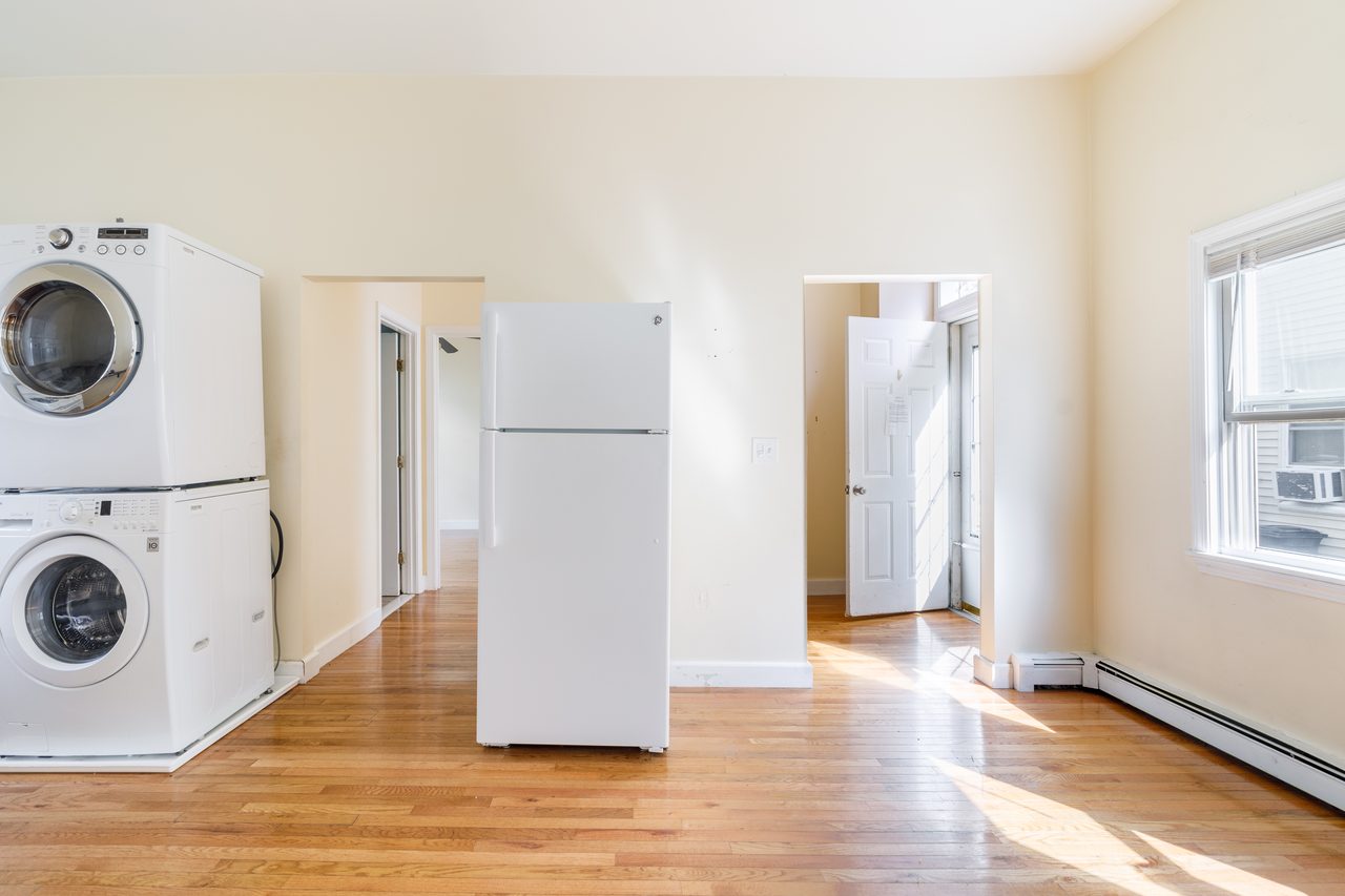  #1222: JFK/UMass - Queen Bedroom B  -  #1222: JFK/UMass  - Gallery -  1