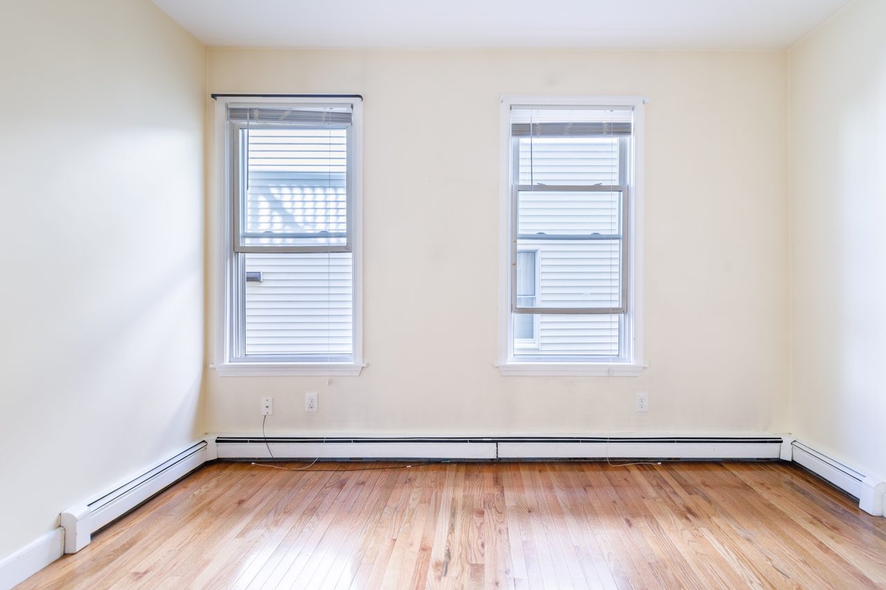  #1222: JFK/UMass - Queen Bedroom B  -  #1222: JFK/UMass  - Gallery -  18