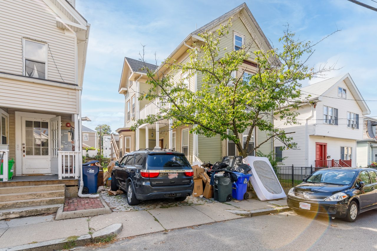  #1222: JFK/UMass - Queen Bedroom B  -  #1222: JFK/UMass  - Gallery -  2