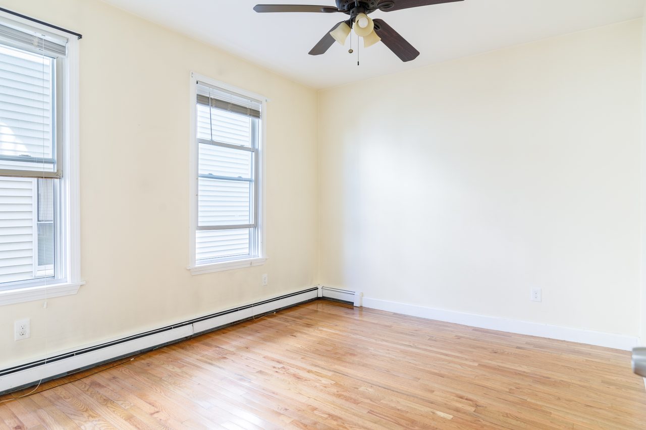  #1222: JFK/UMass - Queen Bedroom B  -  #1222: JFK/UMass  - Gallery -  20