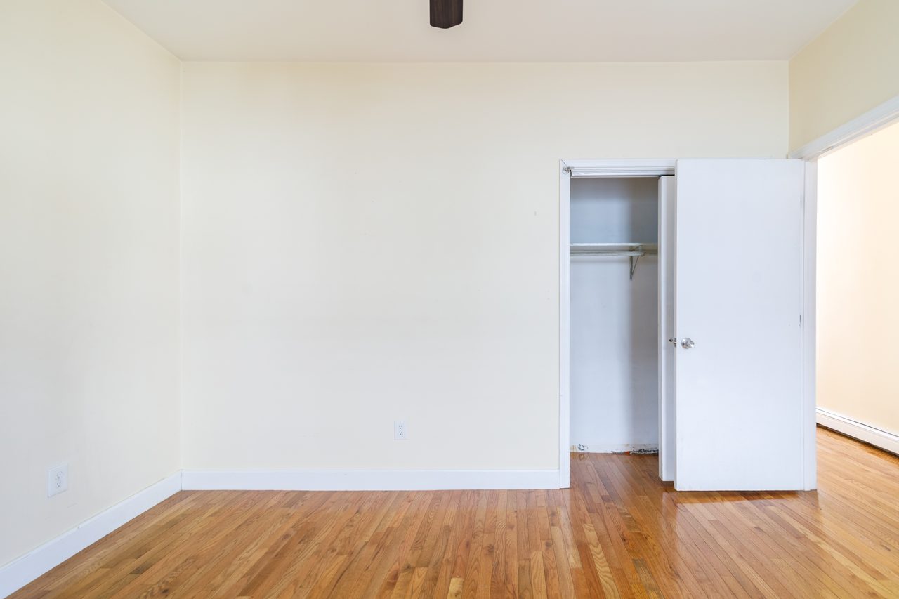  #1222: JFK/UMass - Queen Bedroom B  -  #1222: JFK/UMass  - Gallery -  17