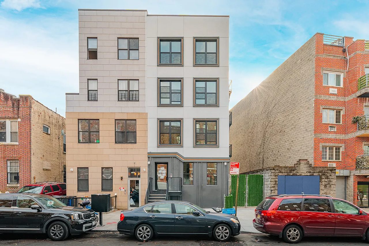 #1833: Crown Heights - Full Bedroom B - 9