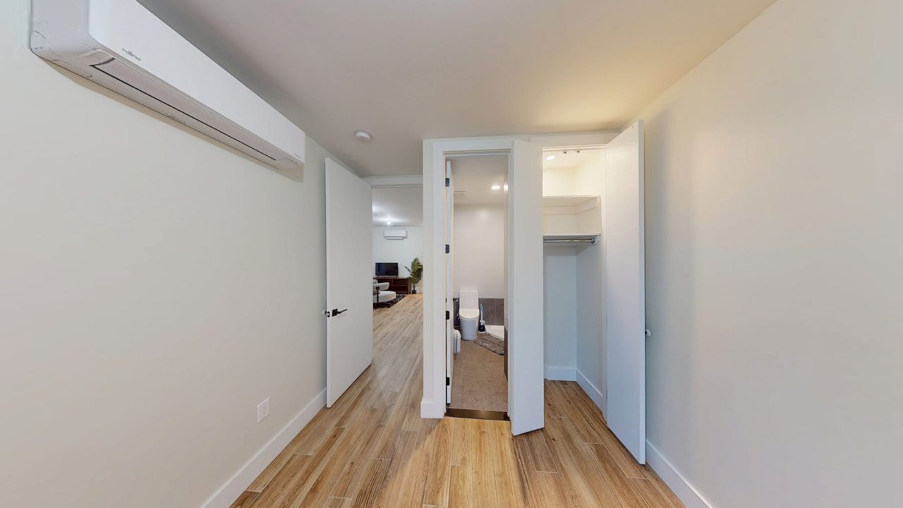 #1833: Crown Heights - Full Bedroom C/w Private Bath - 4
