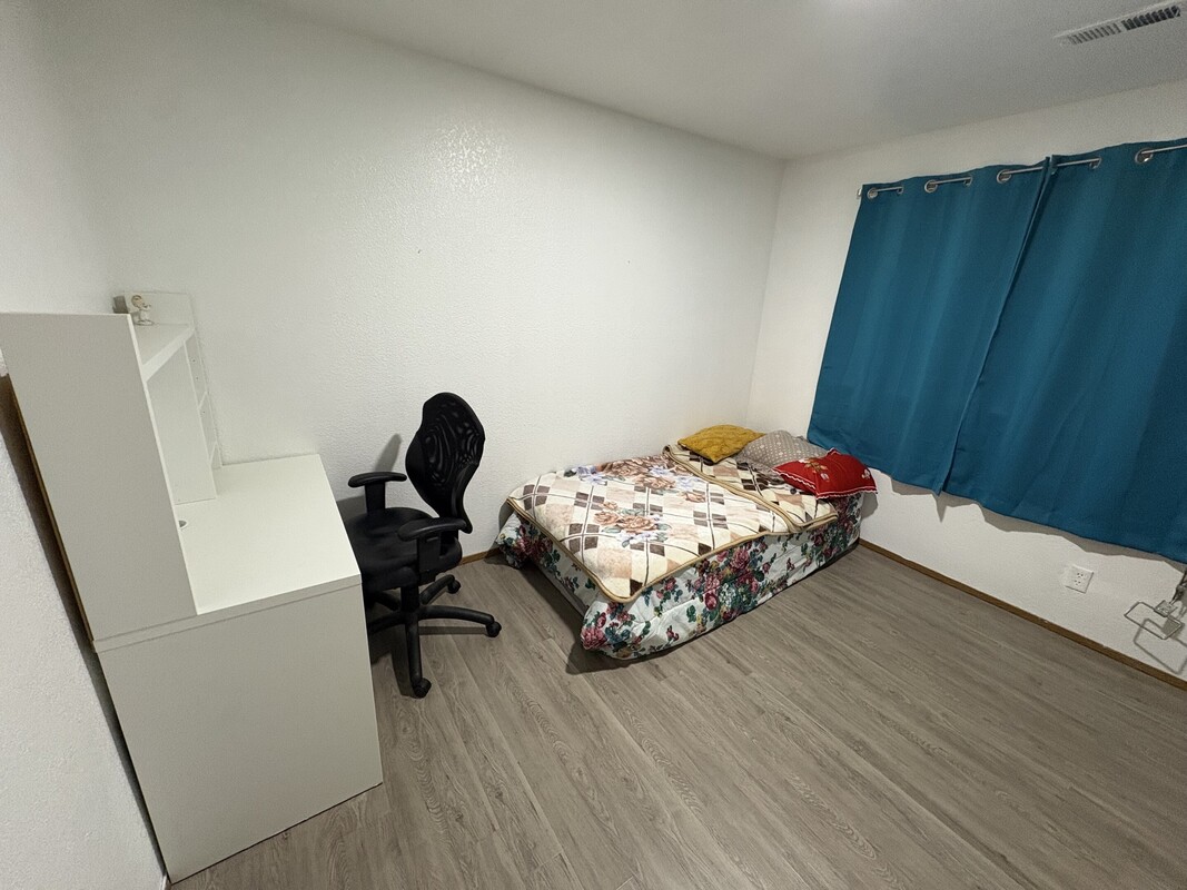 Bedroom 3/ Private Room Completely Furnished(Full Room) - Private Room – Prime Seattle Spot! - Gallery - 1