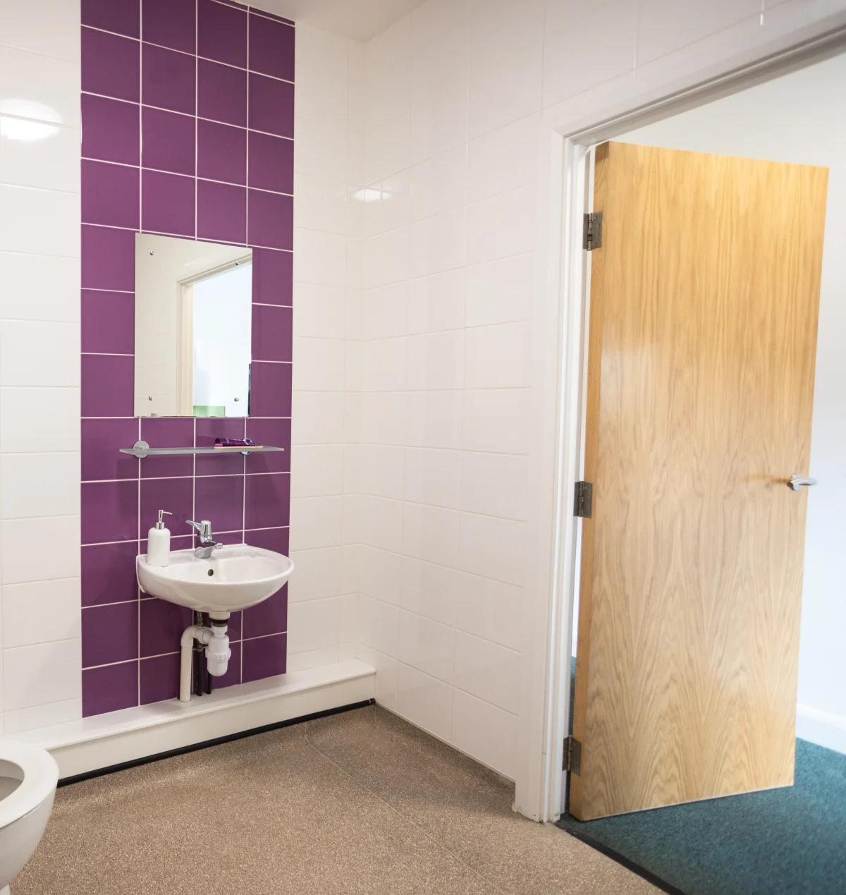  Accessible En-Suite  -  Riverside House  - Gallery -  6