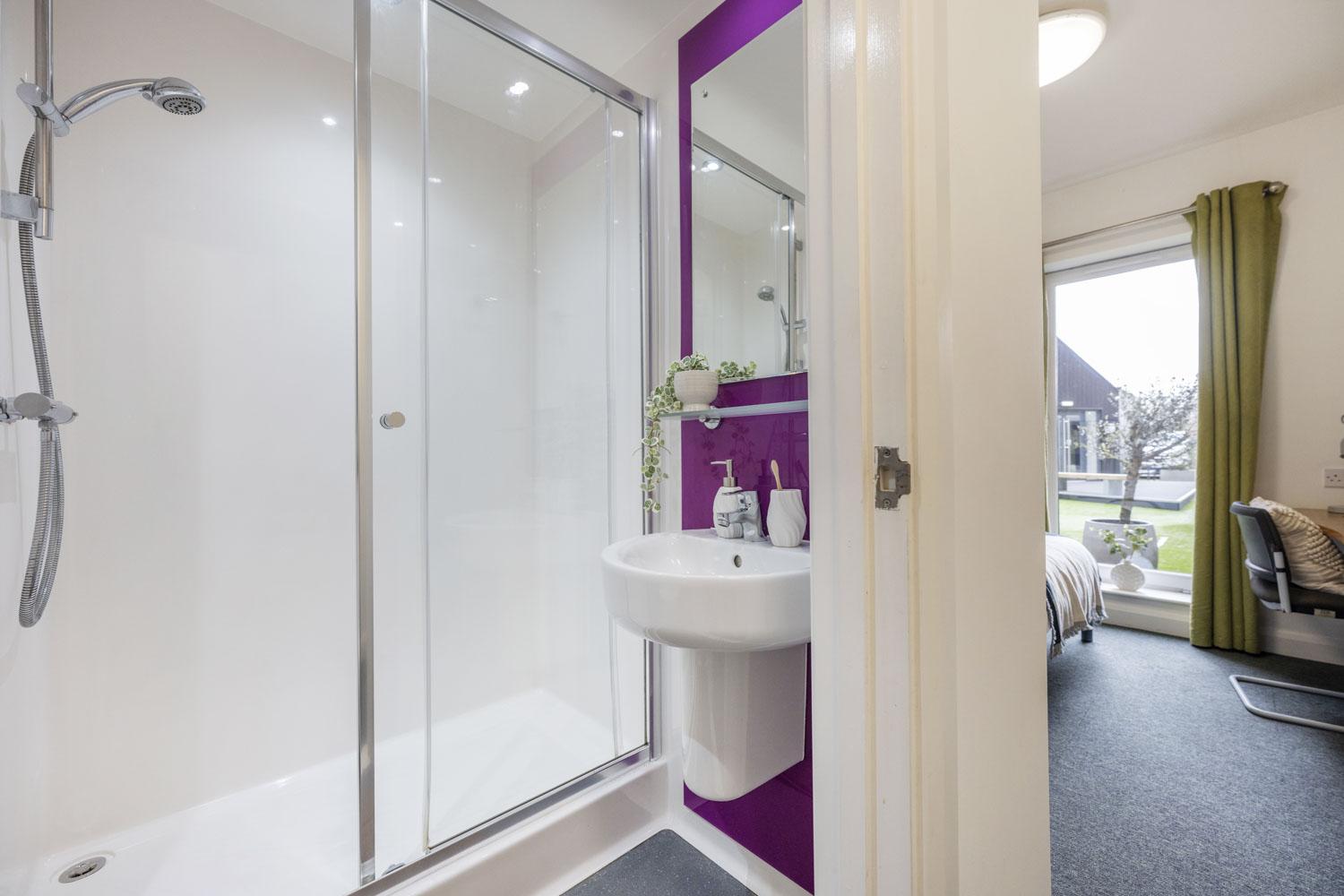 Classic En-Suite  -  Riverside House  - Gallery -  3