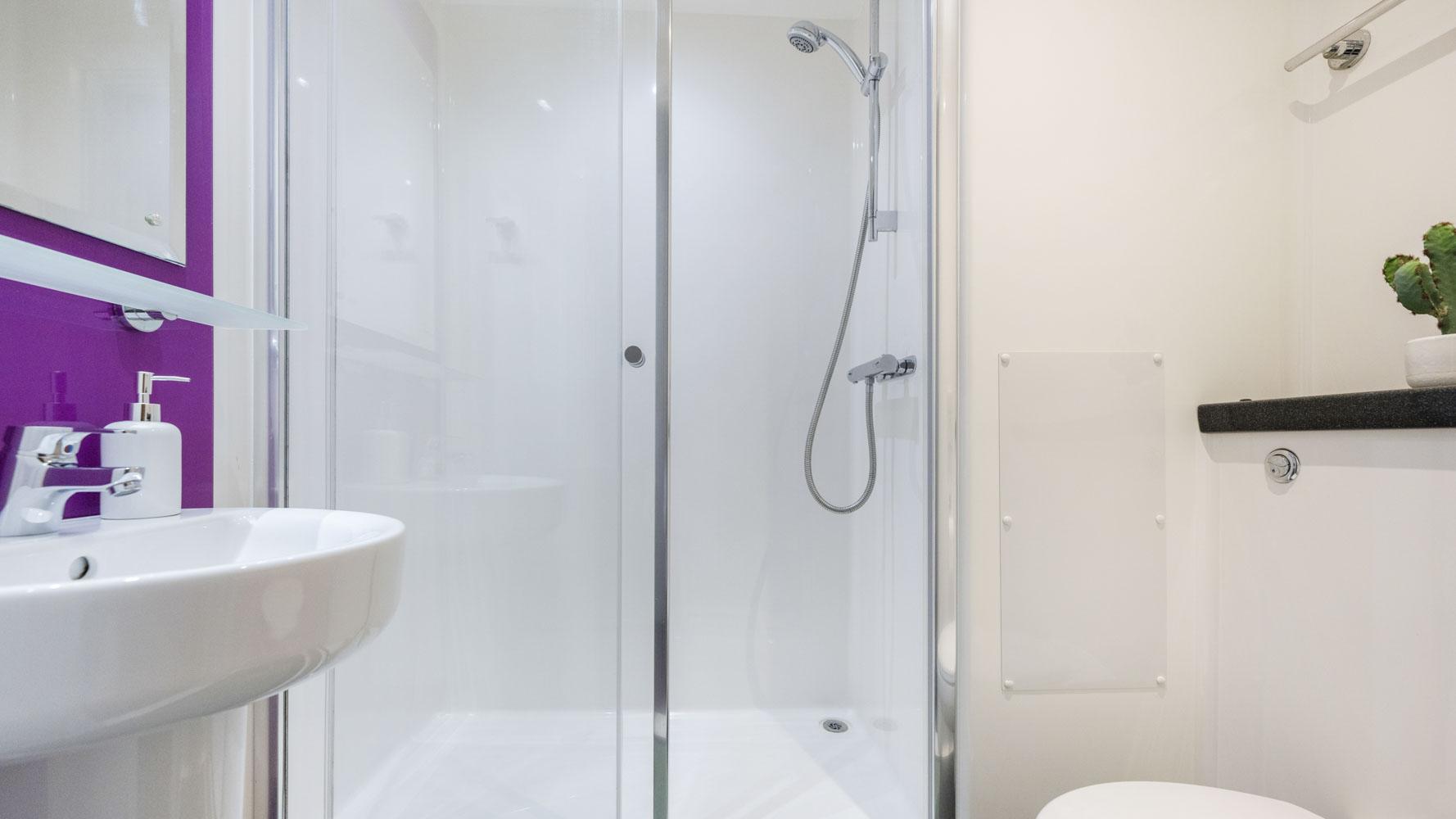  Classic En-Suite  -  Riverside House  - Gallery -  2