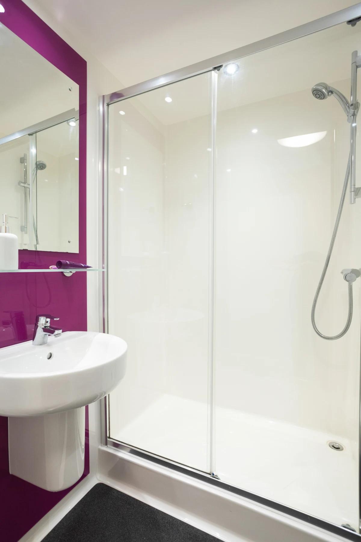  Classic En-Suite  -  Riverside House  - Gallery -  8