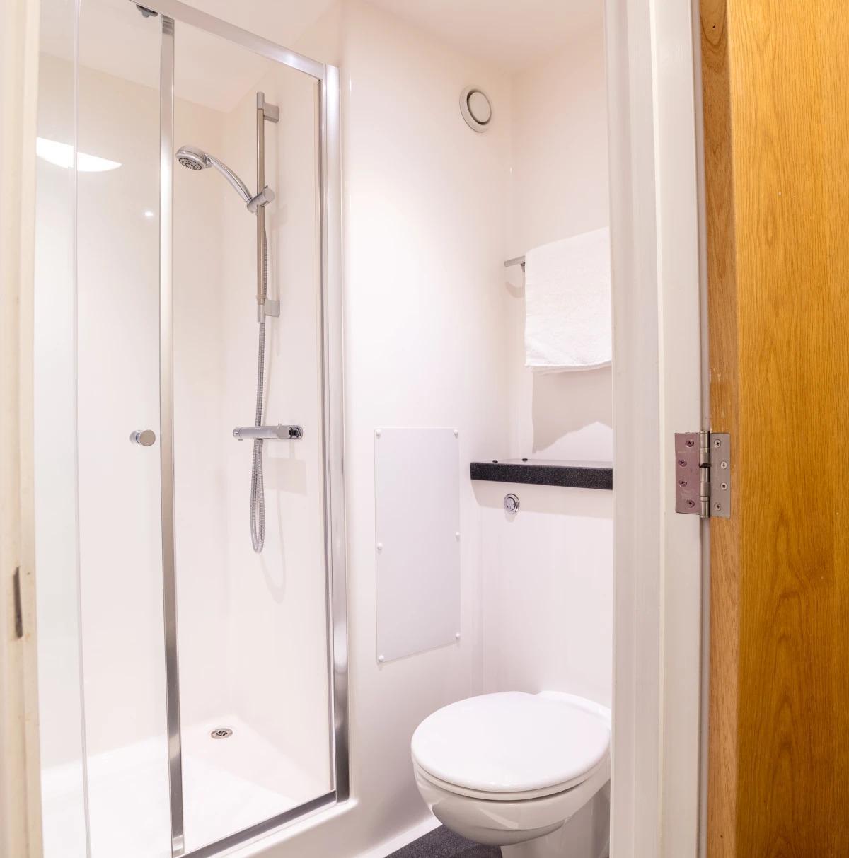  Classic En-Suite  -  Riverside House  - Gallery -  7
