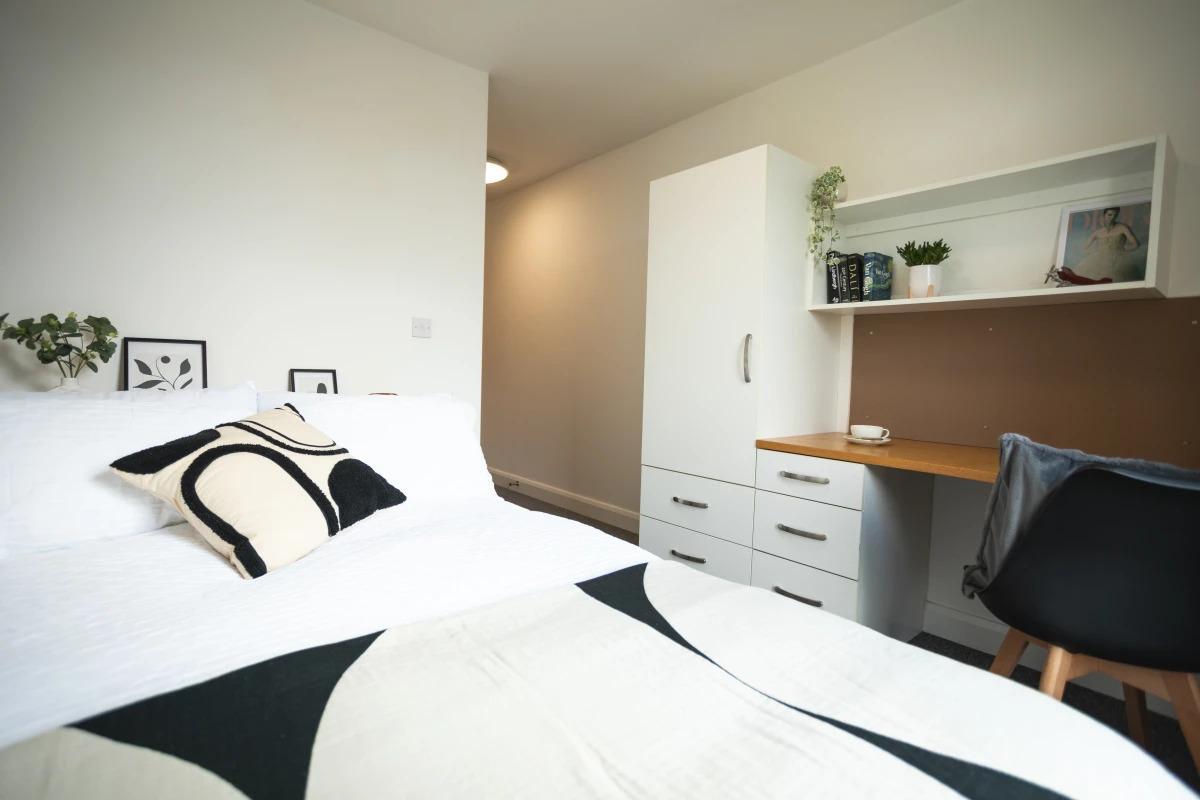  Classic En-Suite  -  Riverside House  - Gallery -  1
