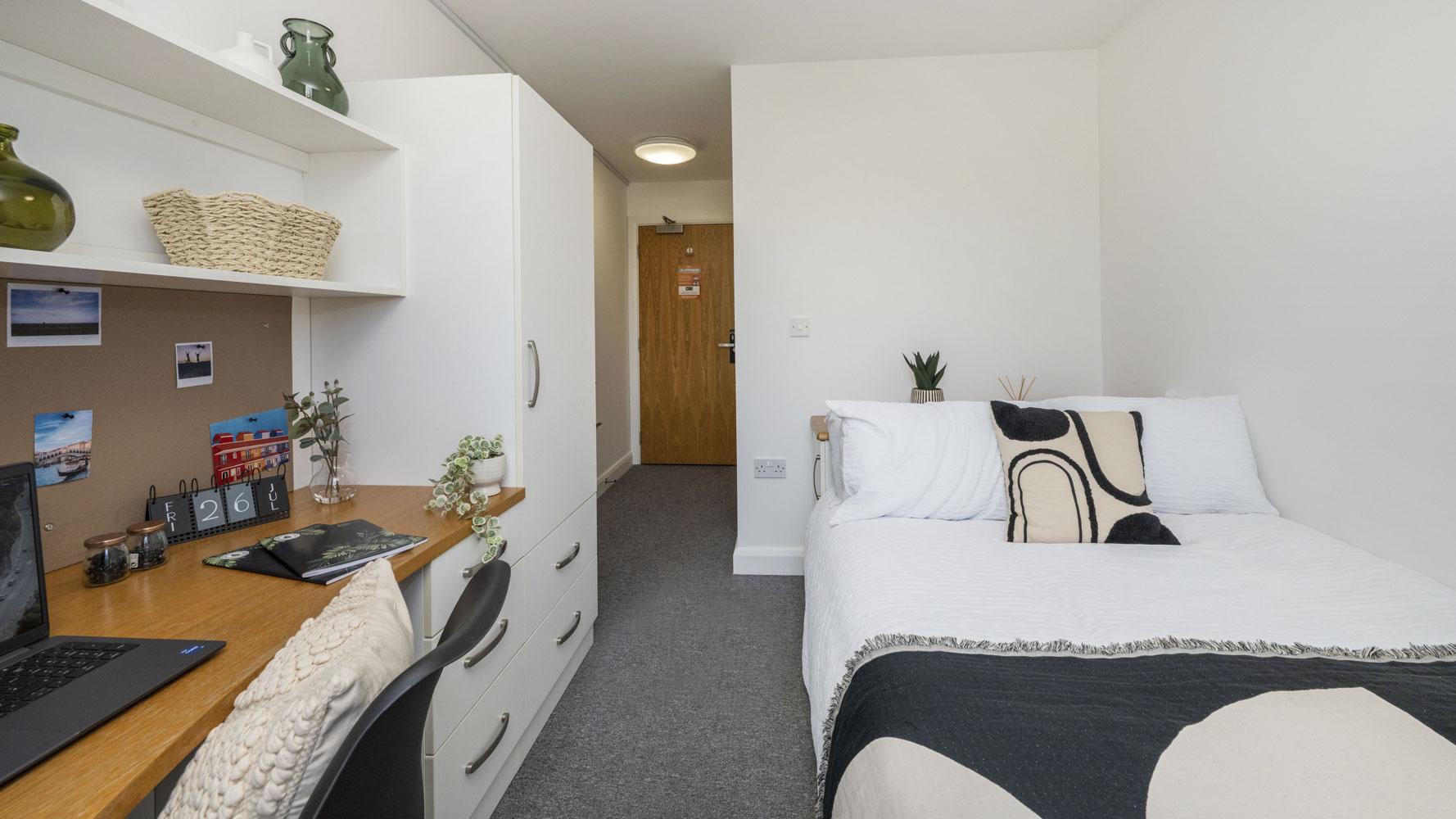  Premium En-Suite  -  Riverside House  - Gallery -  3