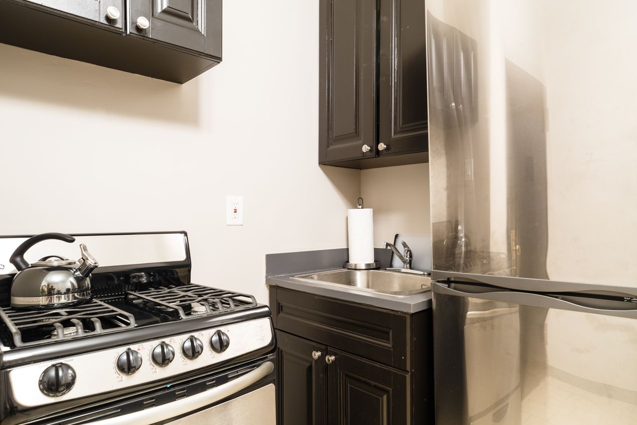 #152: Hell's Kitchen - 1 Bedroom (Queen) - #152: Hell's Kitchen - Gallery - 9