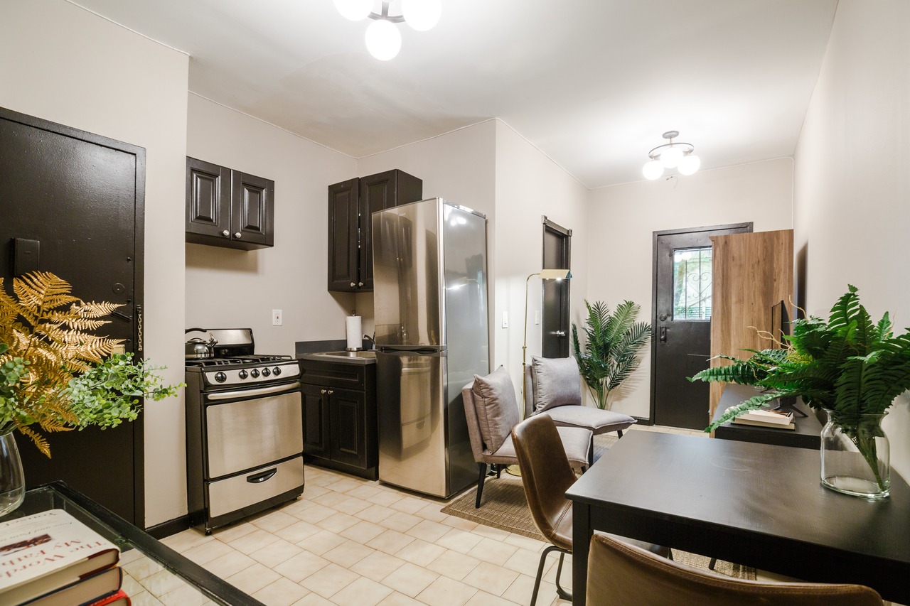  #152: Hell's Kitchen - 1 Bedroom (Queen)  -  #152: Hell's Kitchen  - Gallery -  4