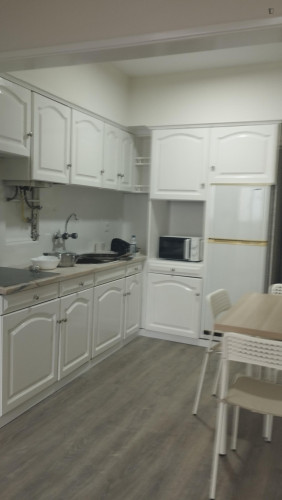 Lovely bedroom next to Caldas da Rainha train station