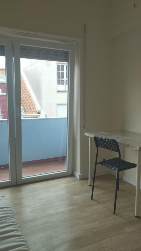 Great bedroom next to Caldas da Rainha train station