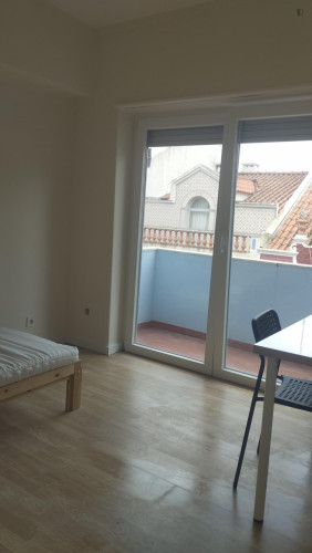 Great bedroom next to Caldas da Rainha train station