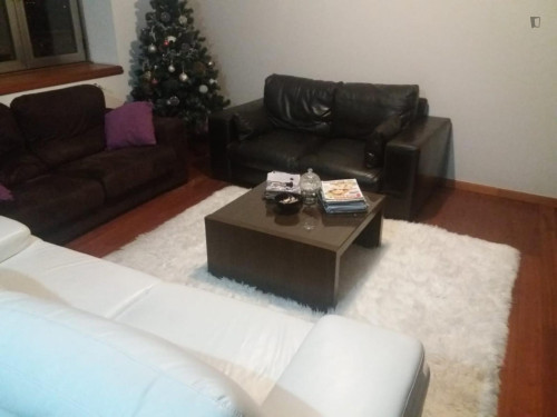 Double bedroom in 4-bedroom apartment - Gallery - 9