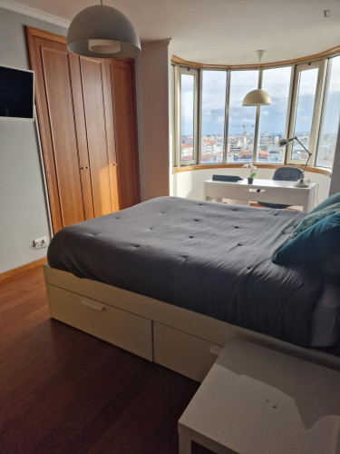 Double bedroom in 4-bedroom apartment