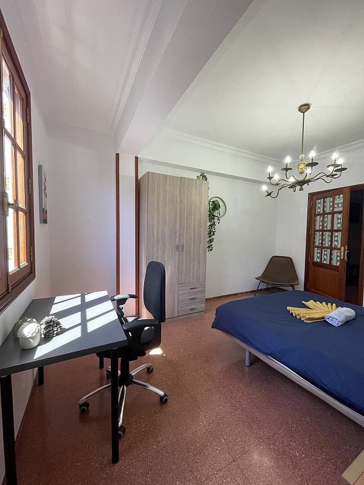 Room 1 - 37