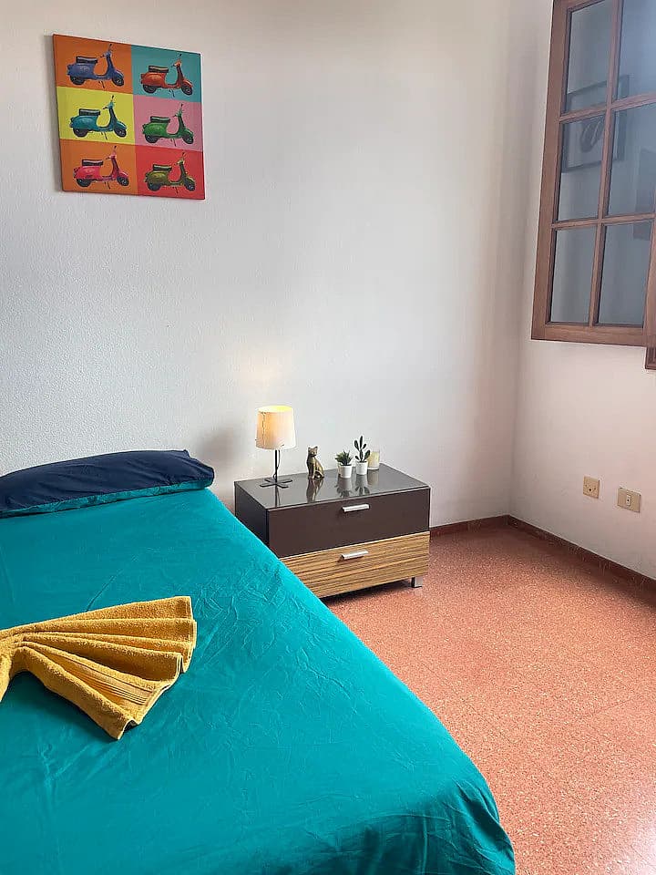 Room 2 - 28