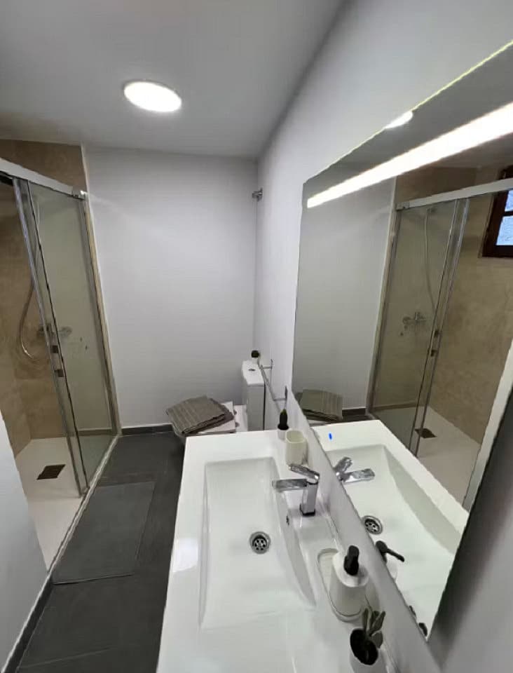 Room 2 - 17