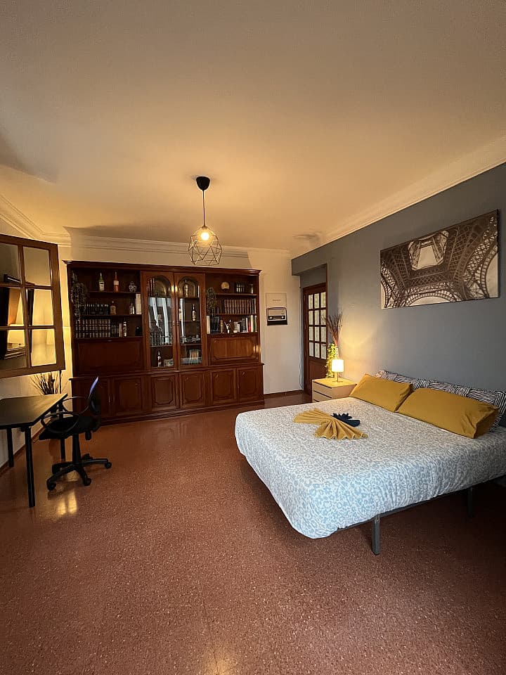 Room 5 - 33