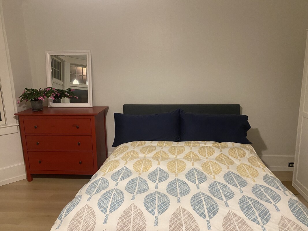 Main Bed Room(Single Bed)  -  Beautiful private room in kitsilano  - Gallery -  1