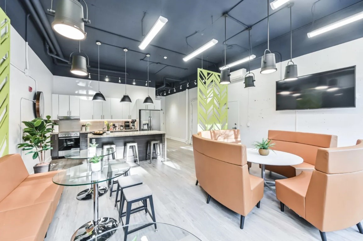 Toronto - Private let