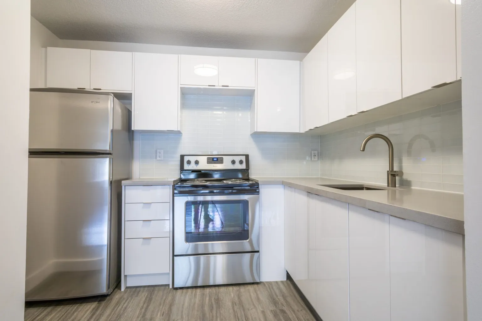  2 Bedrooms  -  Toronto - Private let  - Gallery -  6